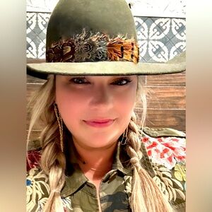 Meet your Posher, Candice